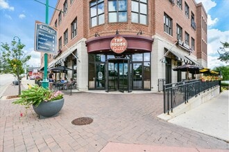 123 W Washington St, Oswego, IL for lease Building Photo- Image 1 of 23