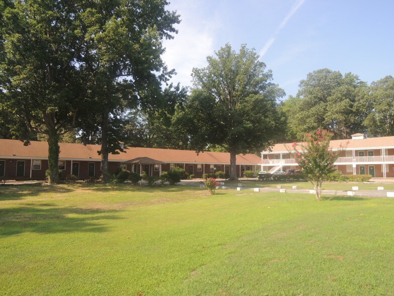 10451 Jefferson Ave, Newport News, VA 23605