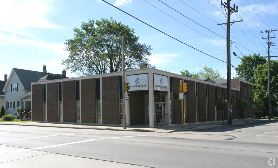 3031 W Lincoln Ave, Milwaukee, WI for sale - Building Photo - Image 1 of 1