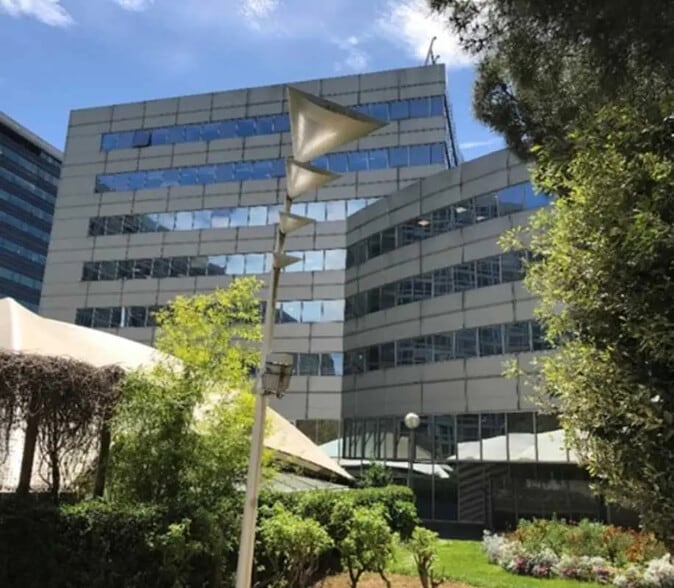 7-11 Place Des Cinq Martyrs Du Lycée Buffon, Paris for lease - Building Photo - Image 2 of 15