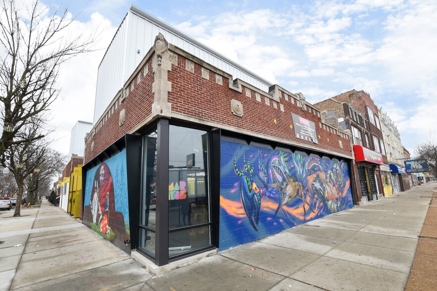 3801 W Fullerton Ave, Chicago, IL for lease - Building Photo - Image 2 of 7