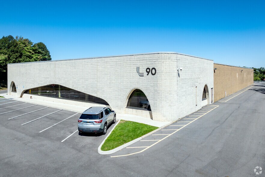 90 Davids Dr, Hauppauge, NY for sale - Primary Photo - Image 1 of 1