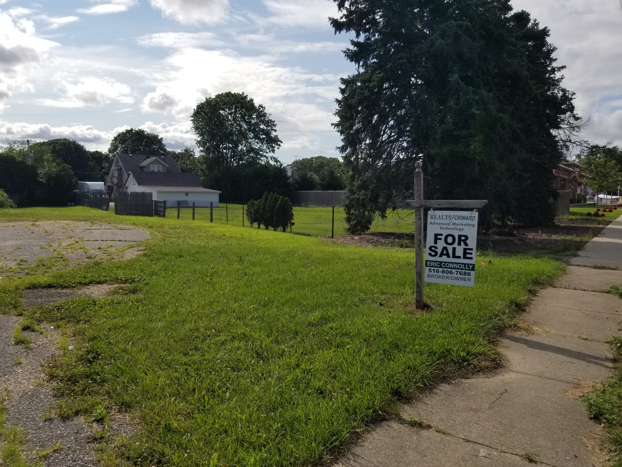 1350 Lakeland Ave, Bohemia, NY for sale Primary Photo- Image 1 of 6