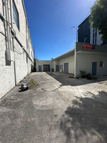 128 NW 25th St, Miami, FL for lease - Building Photo - Image 3 of 19
