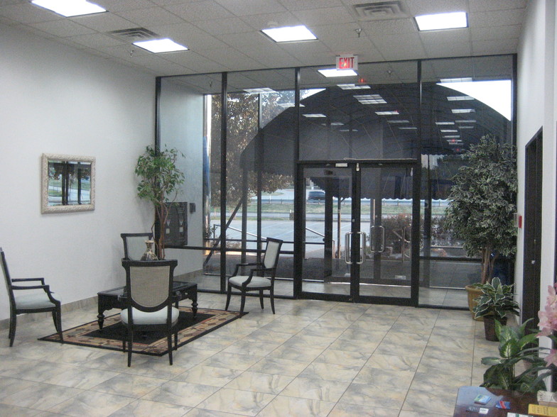 3939 E US Highway 80, Mesquite, TX for lease - Lobby - Image 3 of 12