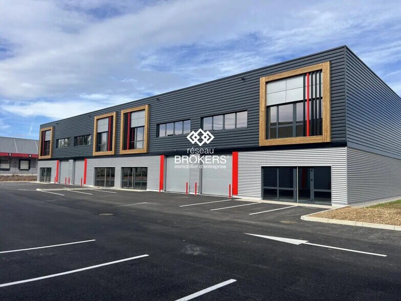 Flex in Saint-Quentin-Fallavier for lease - Building Photo - Image 2 of 2