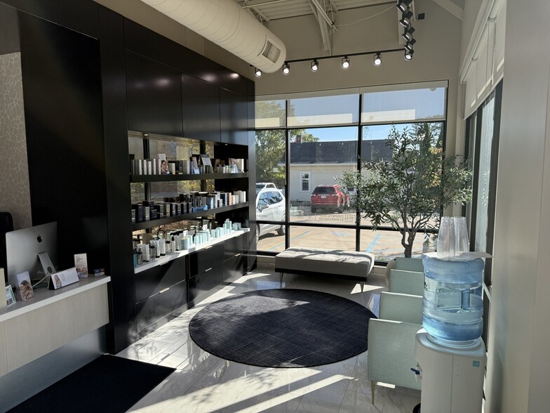 116 Mill St, Fenton, MI for sale - Interior Photo - Image 3 of 10