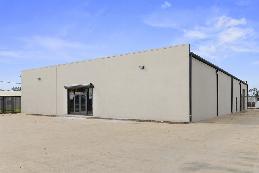 13719 East Fwy, Houston, TX for lease - Building Photo - Image 1 of 8