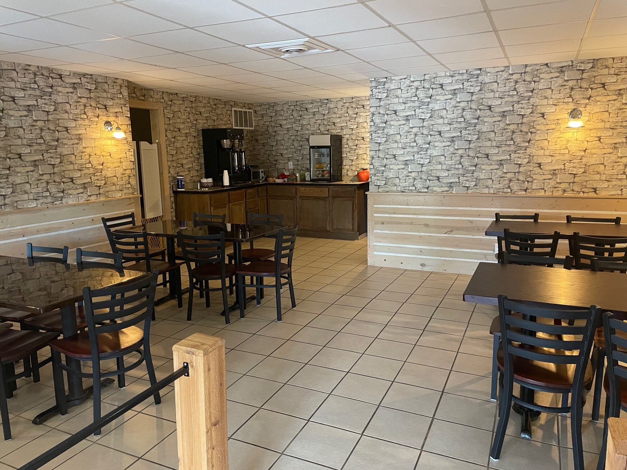 US23, Au Gres, MI 48703 Edmonds' Au Gres Inn