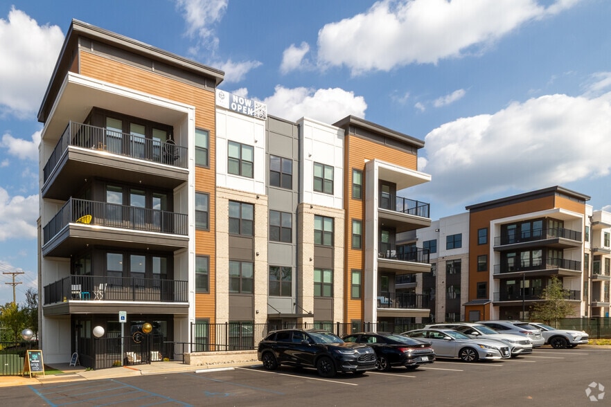 2702 Pelham Rd, Greenville, SC for lease - Building Photo - Image 2 of 11