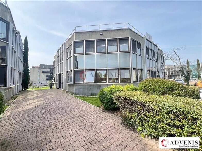 Office in Bruges for lease - Building Photo - Image 1 of 9