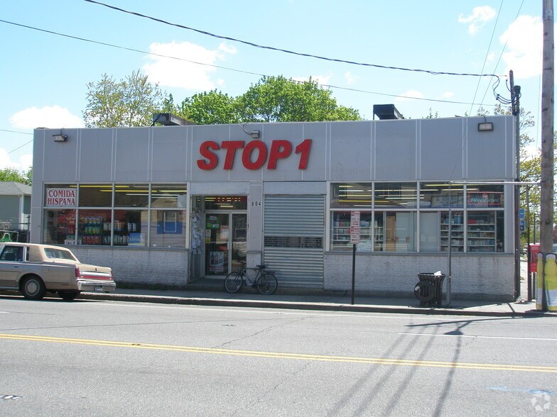 804 Prospect Ave, Westbury, NY for sale - Primary Photo - Image 1 of 1