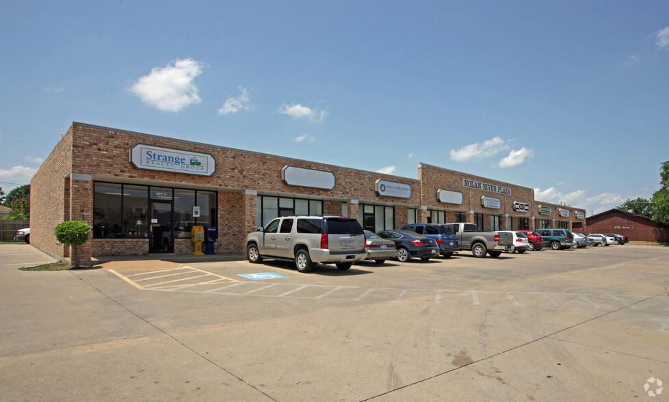 605 N Nolan River Rd, Cleburne, TX for lease - Primary Photo - Image 1 of 2