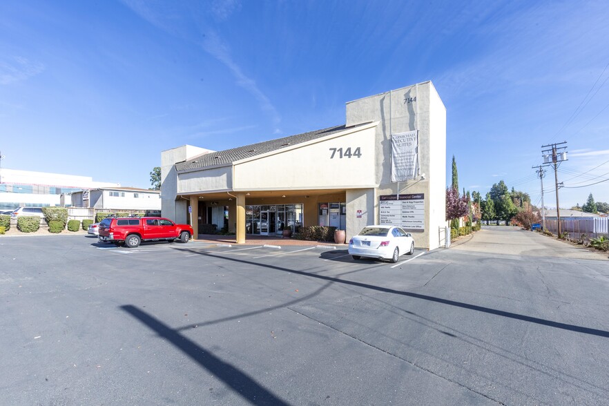 7144 Fair Oaks Blvd, Carmichael, CA for sale - Building Photo - Image 2 of 7