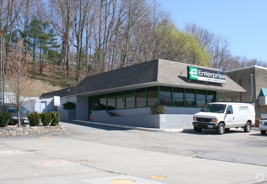 192 N Bedford Rd, Mount Kisco, NY for lease - Building Photo - Image 1 of 2