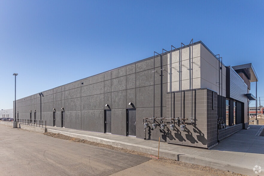 4905 Roper Rd NW, Edmonton, AB for sale - Building Photo - Image 3 of 8