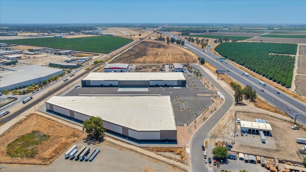 30199 Bradham Dr, Visalia, CA for lease - Building Photo - Image 3 of 11