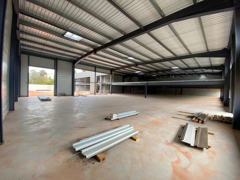 Industrial in Ollioules for lease - Interior Photo - Image 2 of 5