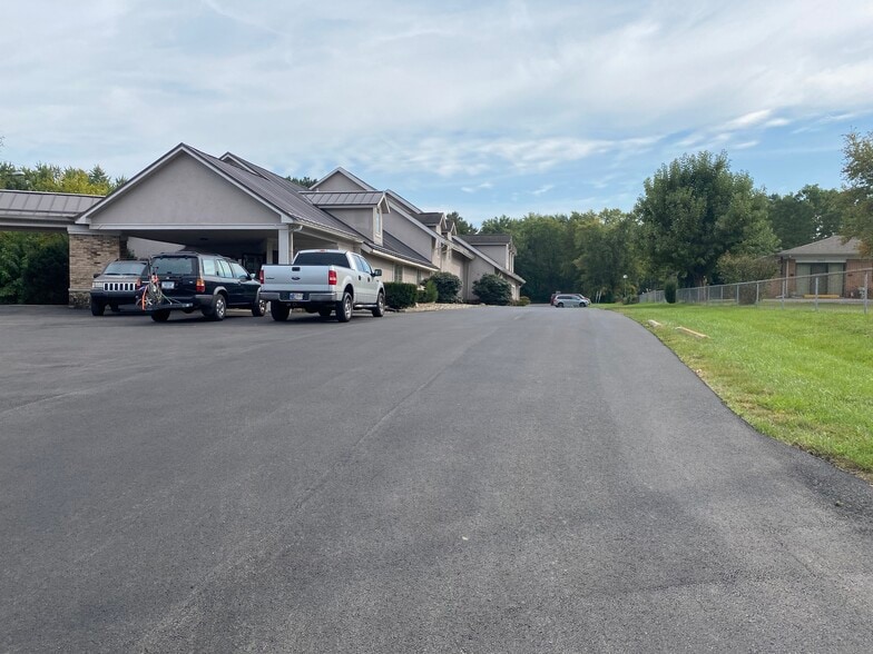 3725 Kentucky Ave, Indianapolis, IN for lease - Building Photo - Image 2 of 28