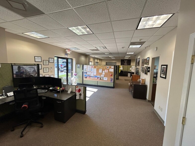 4337 Brogdon Place Cv, Suwanee, GA for sale - Interior Photo - Image 3 of 10