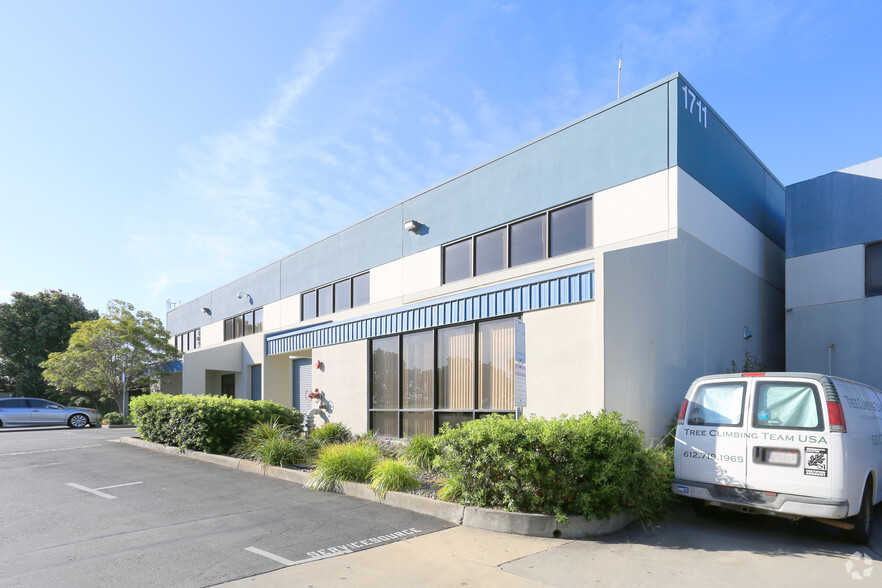 1711 E Bayshore Rd, Redwood City, CA for lease - Building Photo - Image 1 of 28