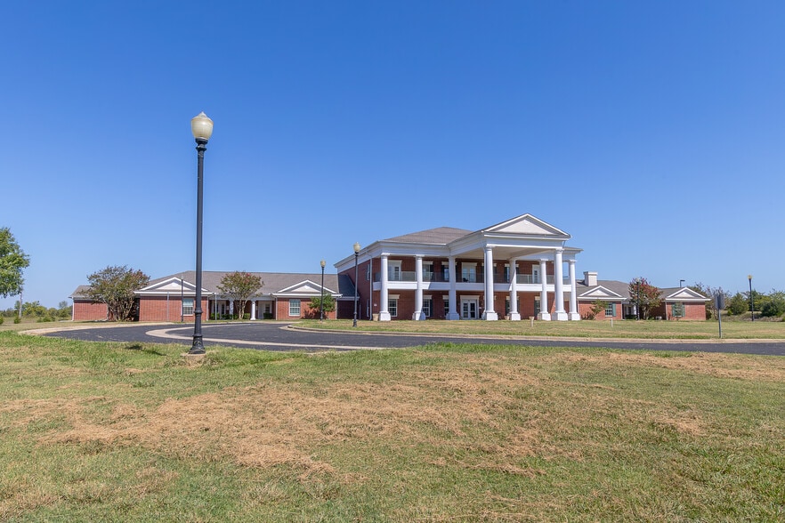 2815 E Jackson St, Hugo, OK for lease - Building Photo - Image 2 of 18