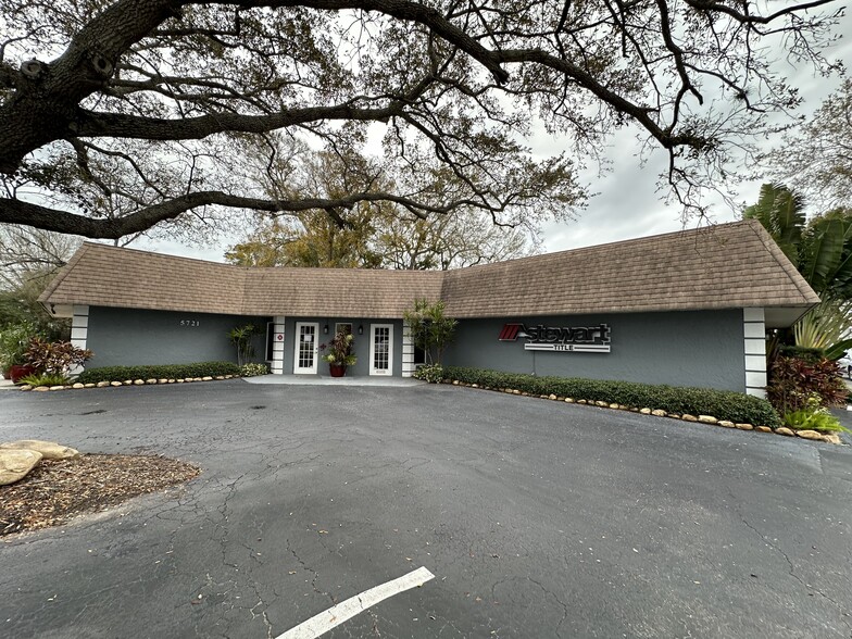 5721 4th St N, Saint Petersburg, FL for lease - Primary Photo - Image 1 of 14