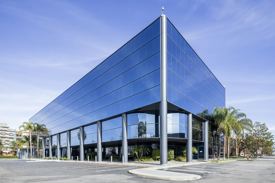 1515 E Orangewood Ave, Anaheim, CA for lease - Building Photo - Image 1 of 5