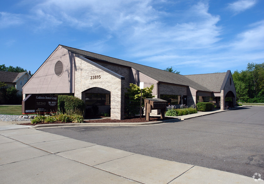 23895 Novi Rd, Novi, MI for lease - Primary Photo - Image 1 of 5