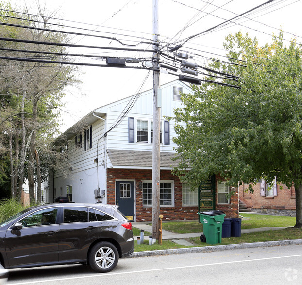 1068 Main St, Fishkill, NY for sale - Building Photo - Image 1 of 1