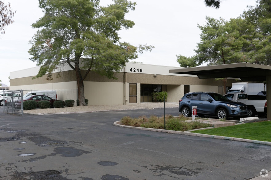 4246 E Wood St, Phoenix, AZ for lease - Primary Photo - Image 1 of 7