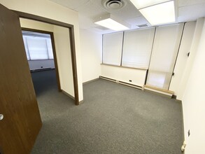 6200 N Hiawatha Ave, Chicago, IL for lease Interior Photo- Image 2 of 3