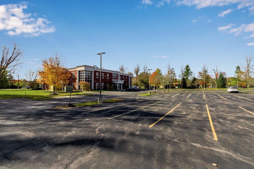 23 Cobham Dr, Orchard Park, NY for lease - Building Photo - Image 3 of 26