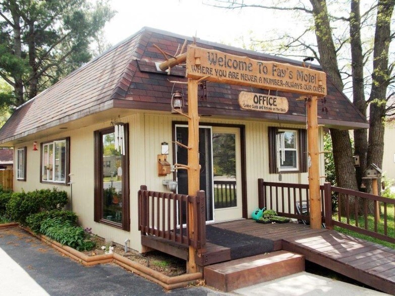 78 N I 75 Business Loop, Grayling, MI for sale - Primary Photo - Image 1 of 1