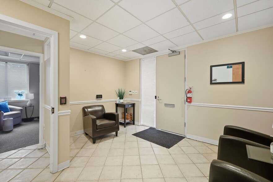 6175 Executive Blvd, Rockville, MD for lease - Lobby - Image 3 of 9