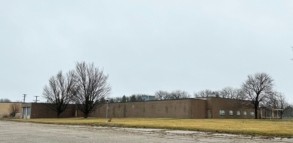 1125 E Washington St, Greenville, MI for lease - Building Photo - Image 2 of 8