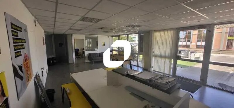 Office in Mérignac for lease - Building Photo - Image 2 of 17