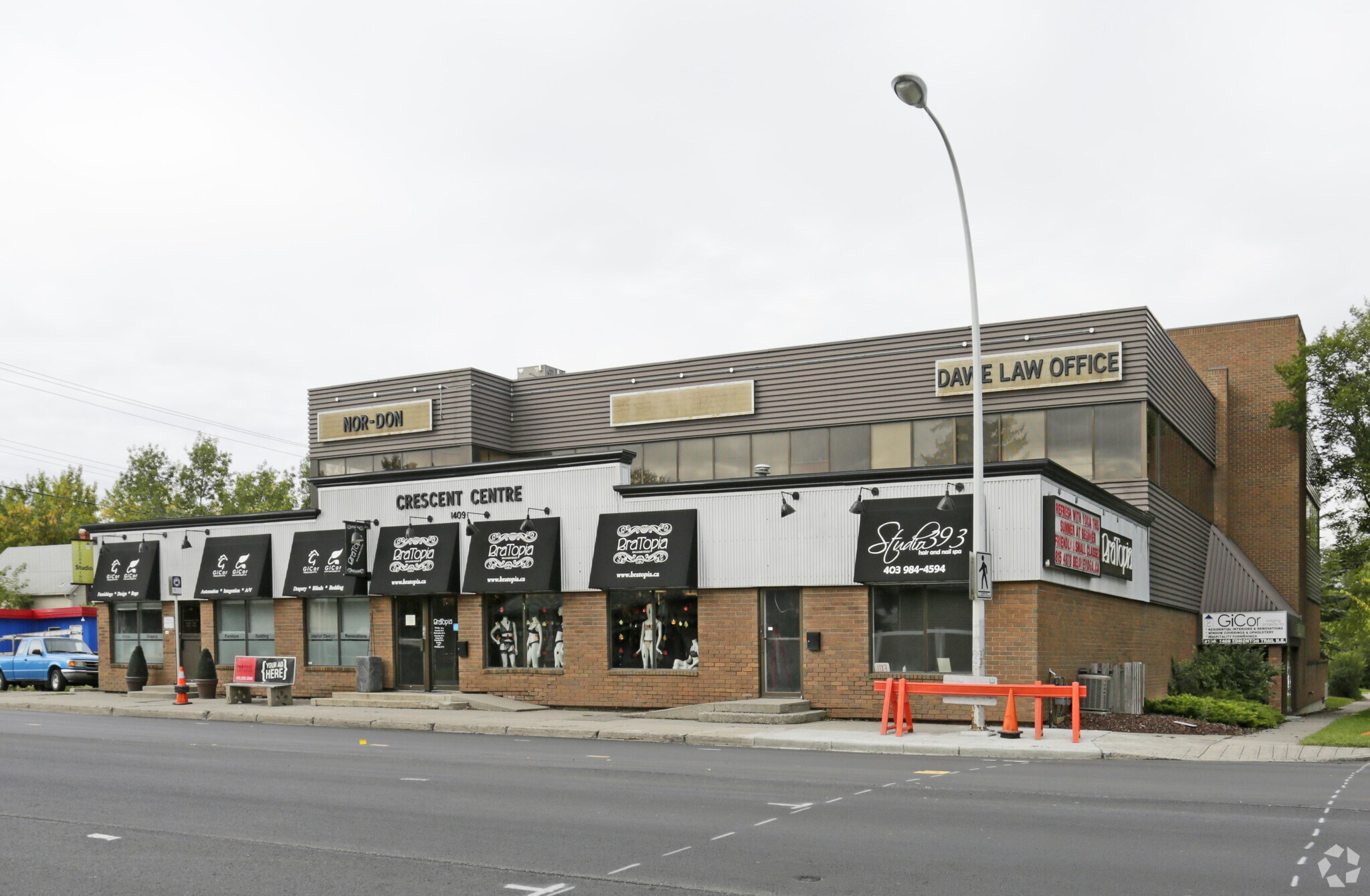 1409 Edmonton Trl NE, Calgary, AB T2E 3K8 Retail for Lease