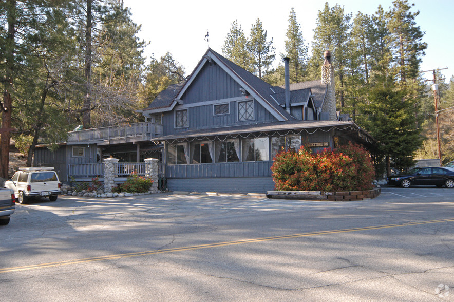 54950 Pine Crest Ave, Idyllwild, CA for lease - Primary Photo - Image 1 of 10