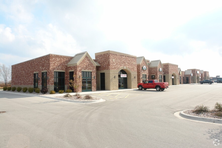 825-831 Huron Rd, Green Bay, WI for lease - Building Photo - Image 3 of 4