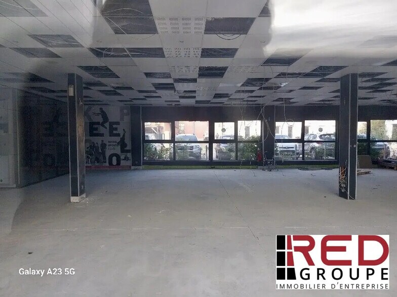 Retail in Éguilles for lease - Interior Photo - Image 3 of 4