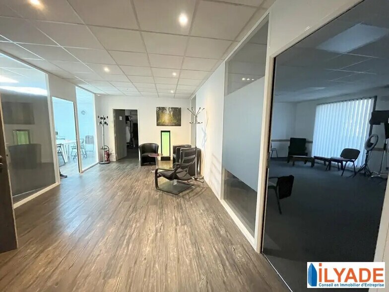 Office in Aubagne for sale - Interior Photo - Image 1 of 6