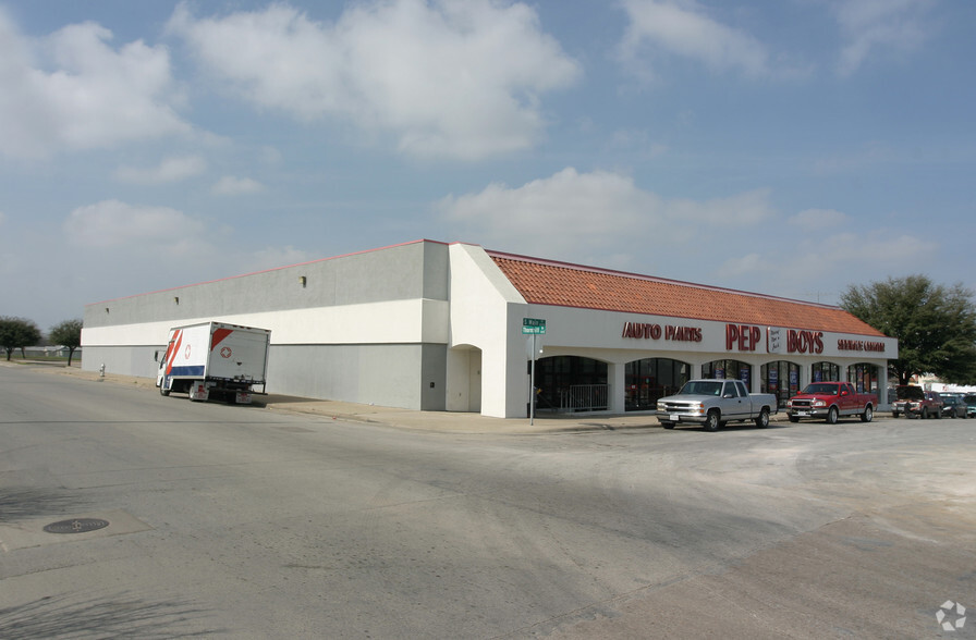 101 W Seminary Dr, Fort Worth, TX for lease - Building Photo - Image 2 of 4