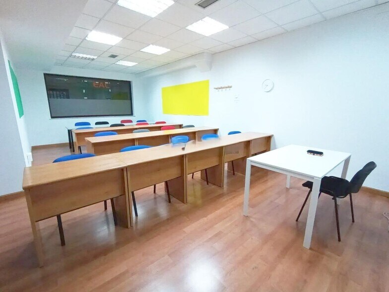 Retail in Salamanca for sale - Building Photo - Image 1 of 23