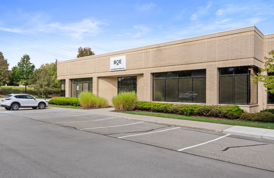 39625 Lewis Dr, Novi, MI for lease - Building Photo - Image 1 of 14