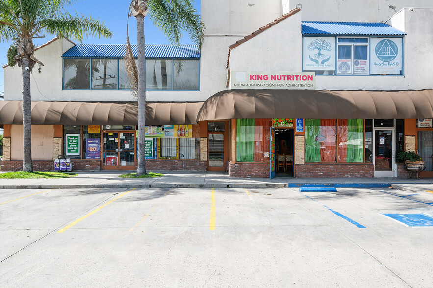 2715 W 1st St, Santa Ana, CA for lease - Building Photo - Image 2 of 41