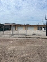 10510-10520 Mango St, Houston, TX for lease Building Photo- Image 2 of 9