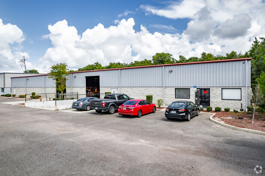 260-278 Springview Commerce Dr, Debary, FL for lease - Primary Photo - Image 3 of 8