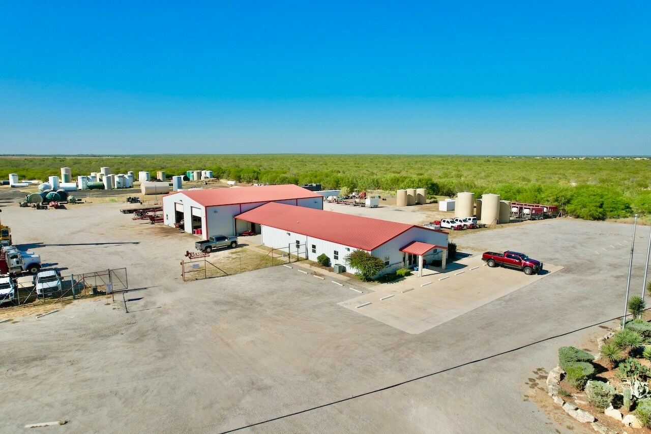 14800 IH 35, Dilley, TX for sale Primary Photo- Image 1 of 28