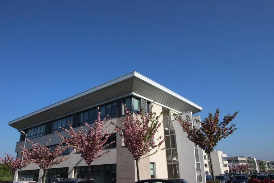 Office in Saint-Grégoire for lease - Building Photo - Image 2 of 10